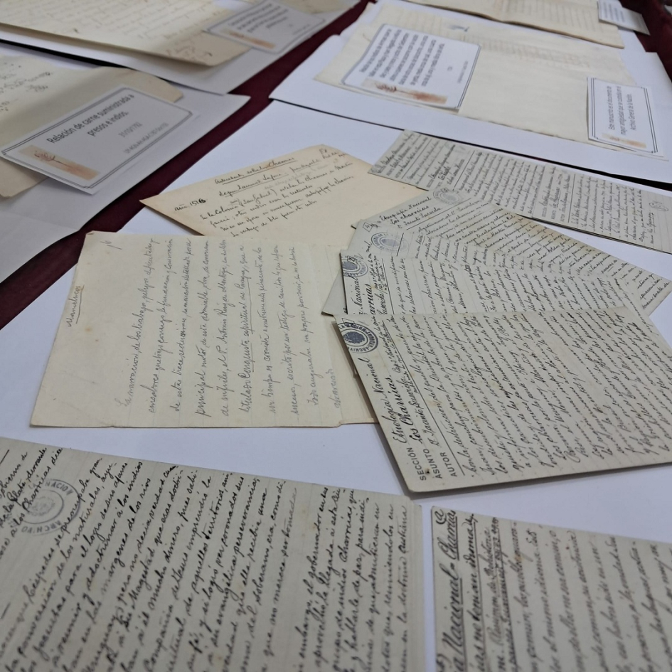Documentos en exposición. Documentos en exposición.