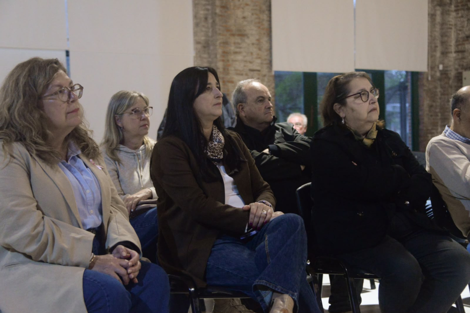Ministro Mahía presentó en Colonia el proyecto de creación de la «Universidad de la Educación» Ministro Mahía presentó en Colonia el proyecto de creación de la «Universidad de la Educación»