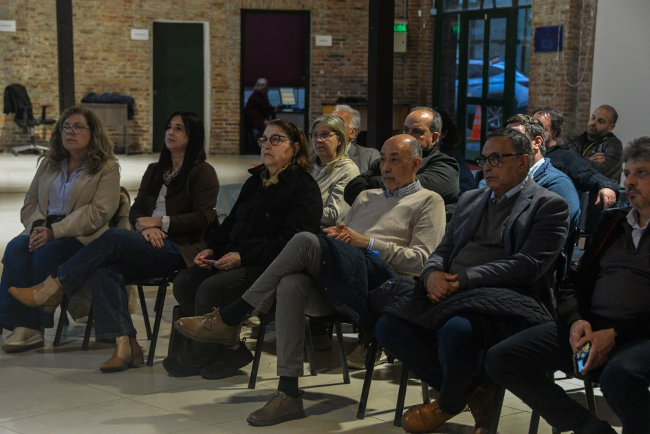 Ministro Mahía presentó en Colonia el proyecto de creación de la «Universidad de la Educación» Ministro Mahía presentó en Colonia el proyecto de creación de la «Universidad de la Educación»