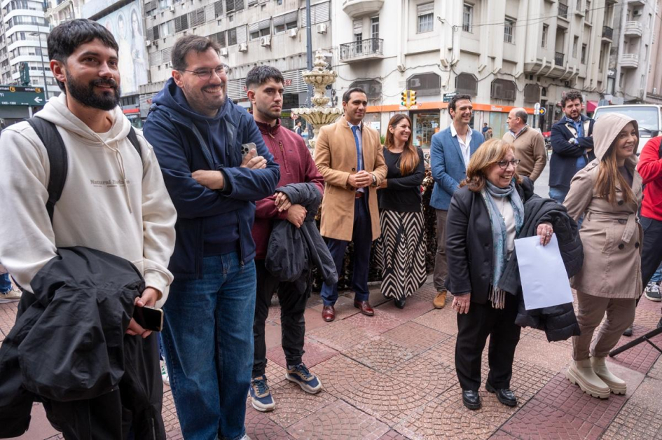 Reconocimiento al Bar Facal en el marco del programa Cafés y Bares Notables Personas presentes en el reconocimiento del Bar Facal