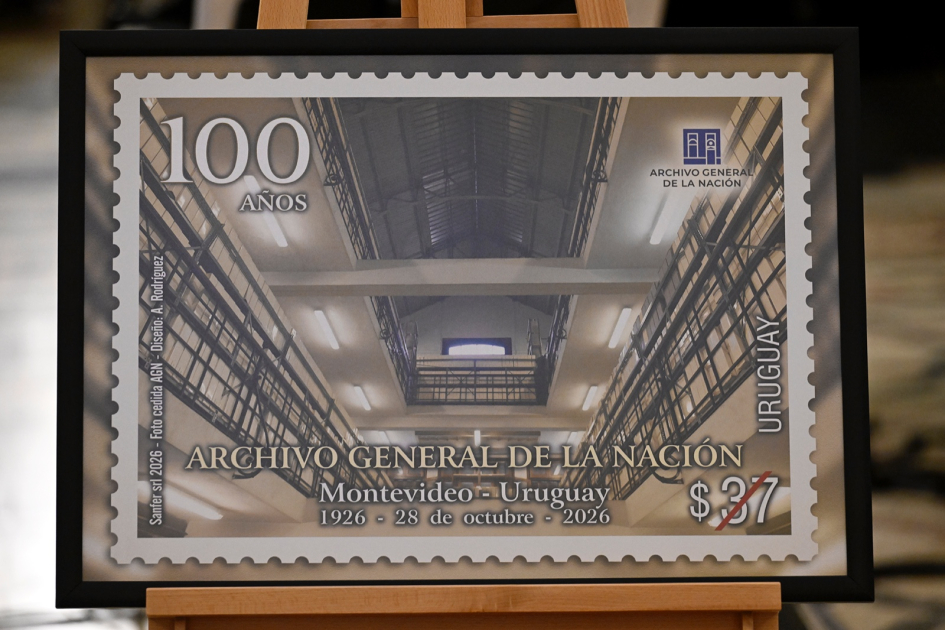 El Archivo General de la Nación celebró 100 años como guardián de la memoria del Uruguay Imagen del sello conmemorativo por el centenario del Archivo General de la Nación
