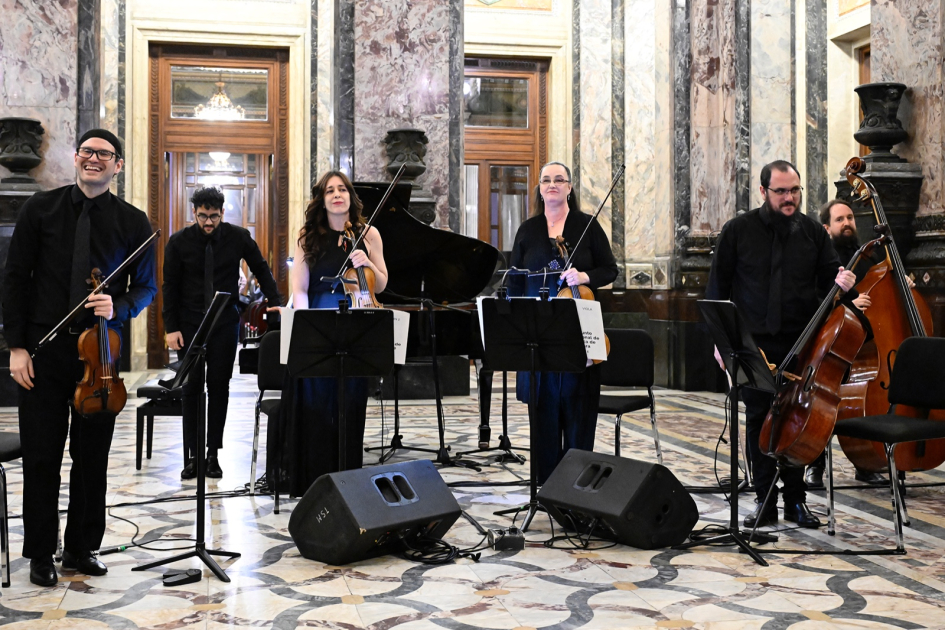 El Archivo General de la Nación celebró 100 años como guardián de la memoria del Uruguay Músicos de orquesta en vivo