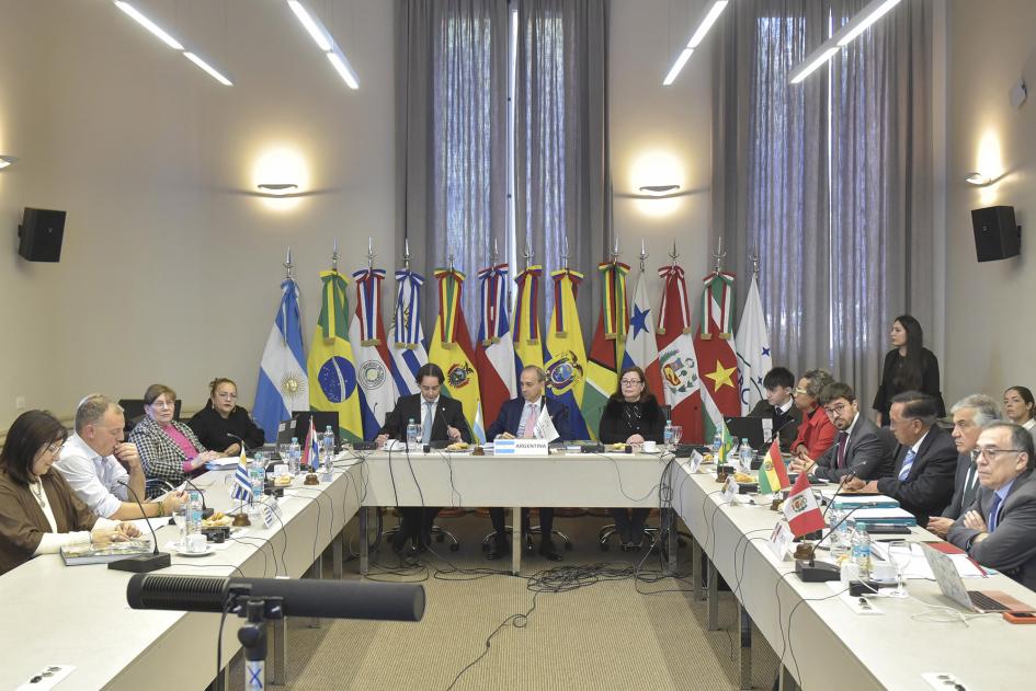 Autoridades en el seminario de alfabetización