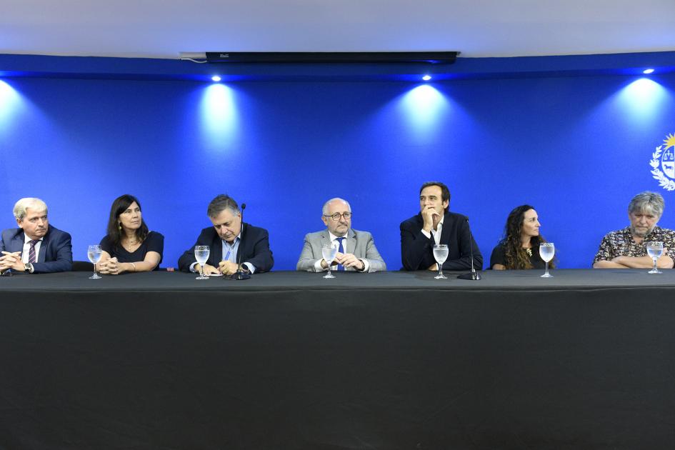 Landoni, Aguirre, Paganini, Da Silveira, Ponce de León, Sauksteliskis y Schroeder.