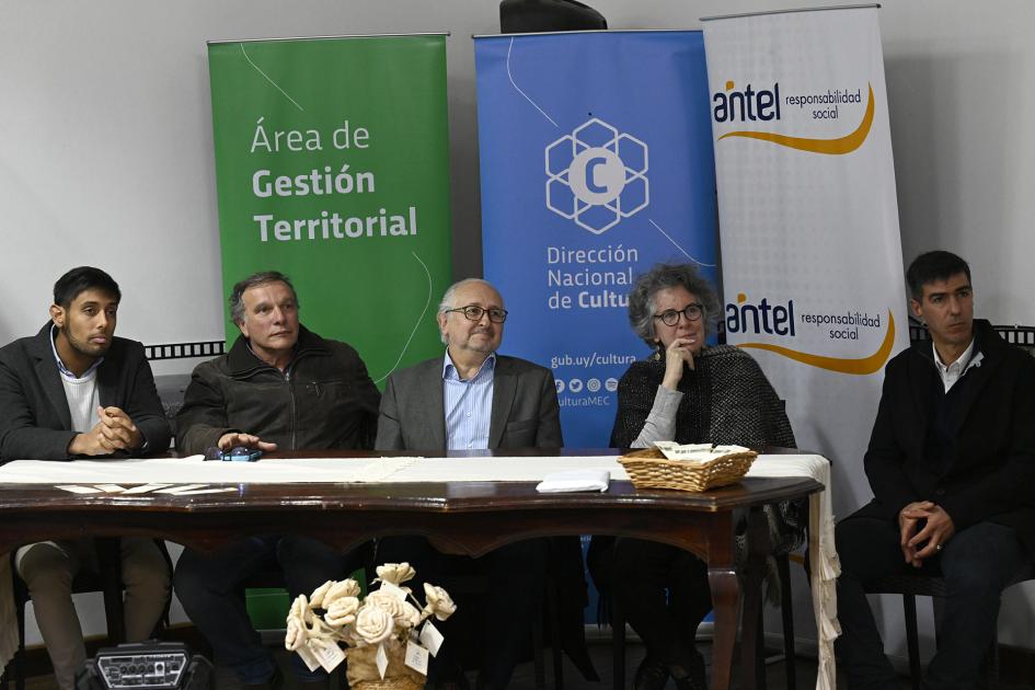 En la mesa: Fabrizio Núñez, Alejo Umpiérrez, Pablo da Silveira, Mariana Wainstein y Fernando Abreu. 