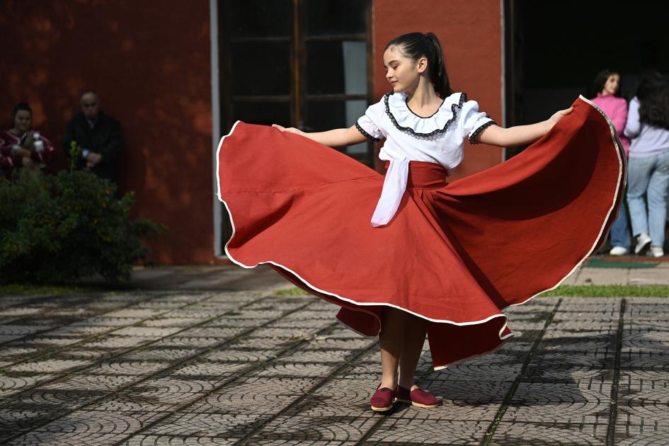 Danza folclórica en el cierre de la nominación del CCN Sarandí del Yí.