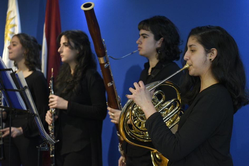 Músicos con sus instrumentos