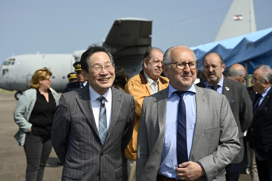 Embajador Huang Yazhong y ministro Da Silveira. 