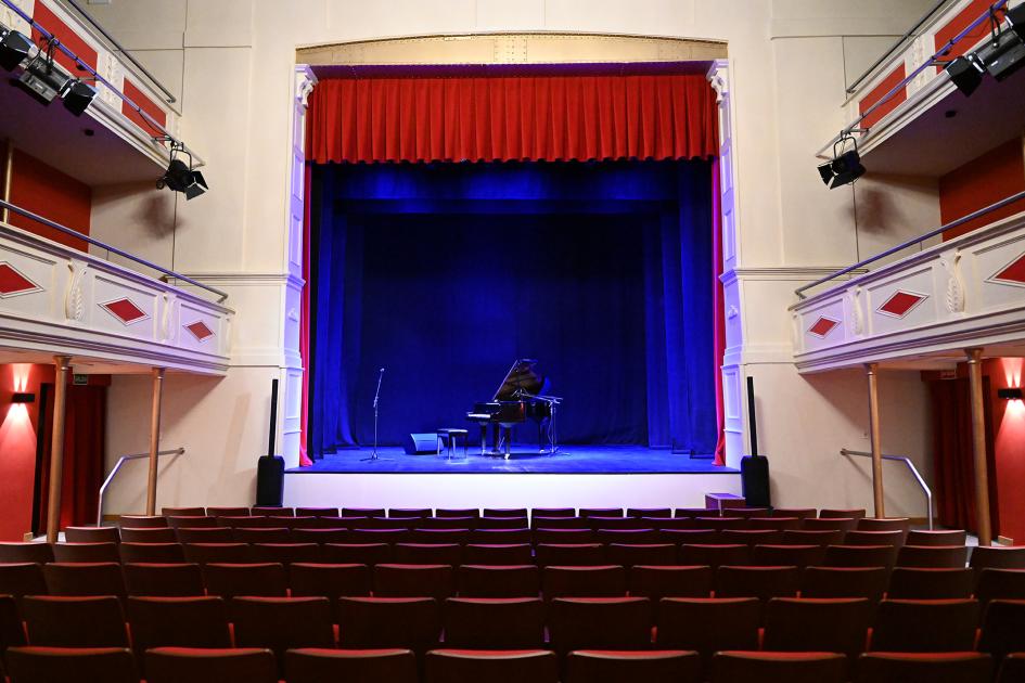 Interior del Teatro Escayola.
