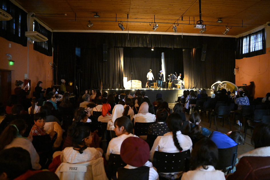 ¡Escuela a escena! favorece la interacción de las infancias a través del teatro