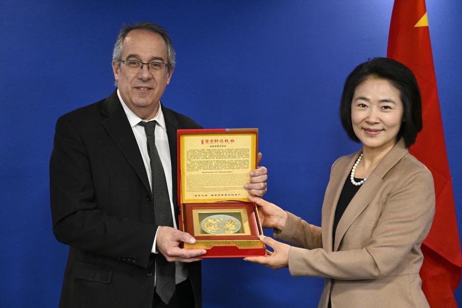 Ministro Mahía y viceministra de Ciencia y Tecnología de China, Lin Xin.