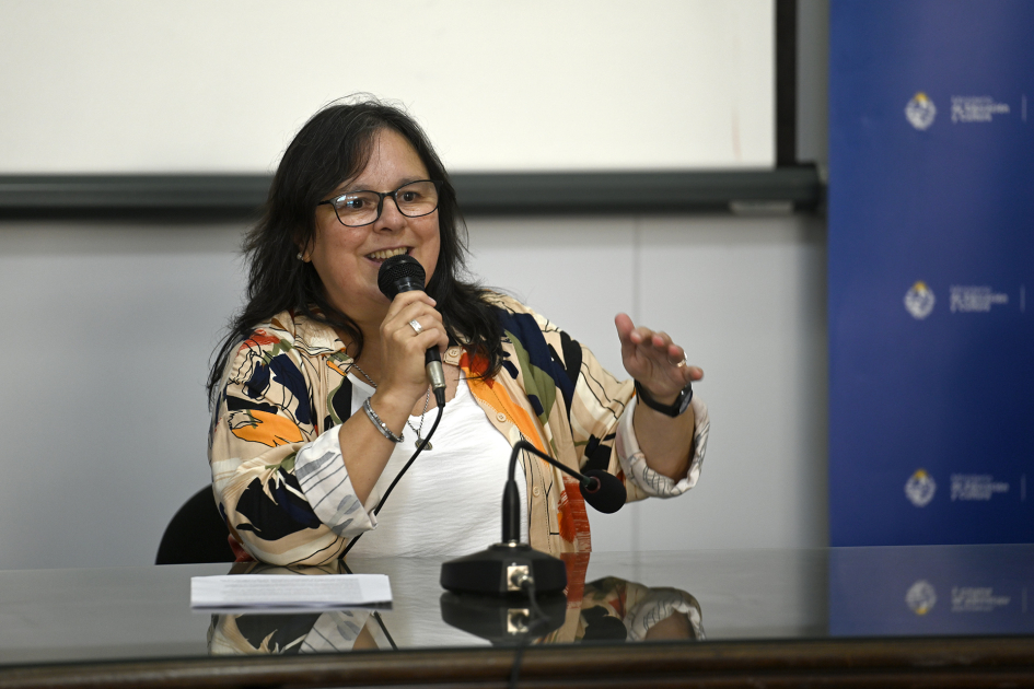 Ministra (i) Gabriela Verde habla al público