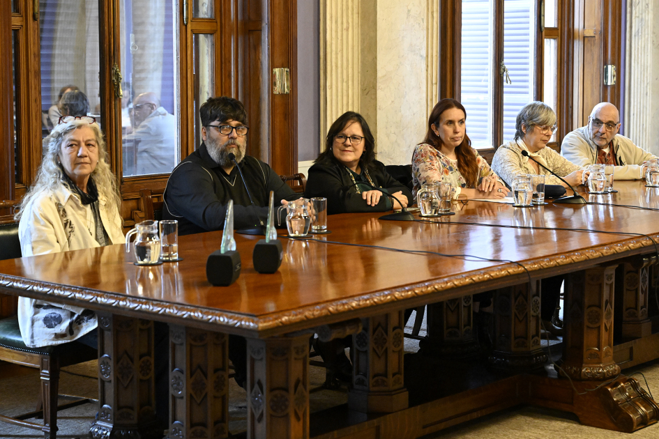 Mesa de autoridades y homenajeados