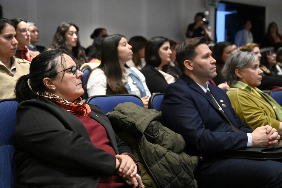 Autoridades en primera fila.