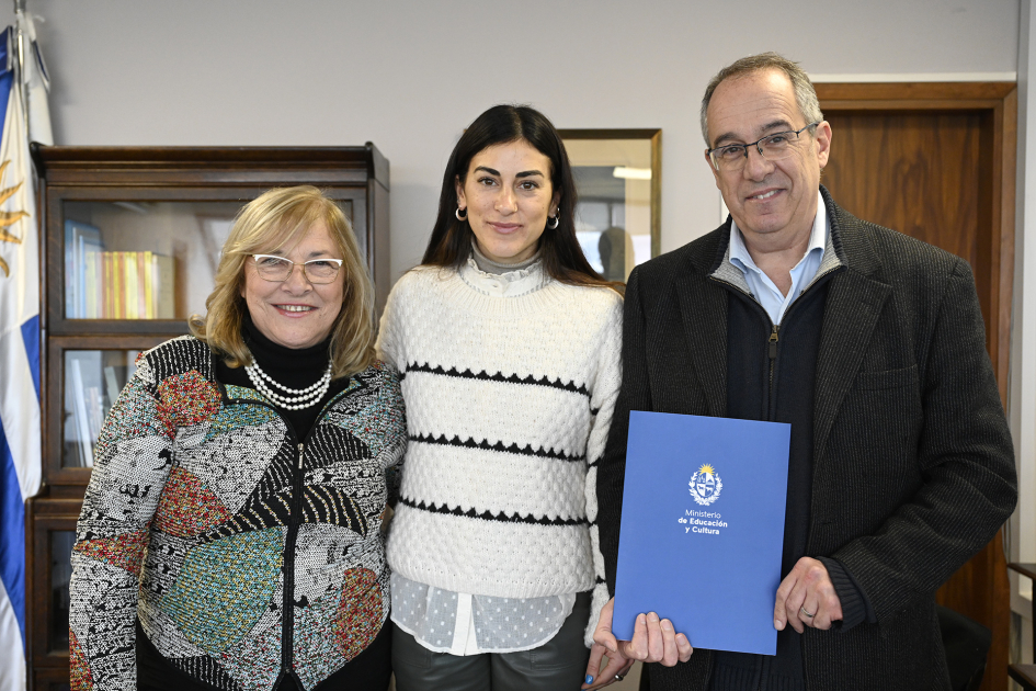 El Ministro Mahía con la representante de la OIM y la Directora de la DGREC
