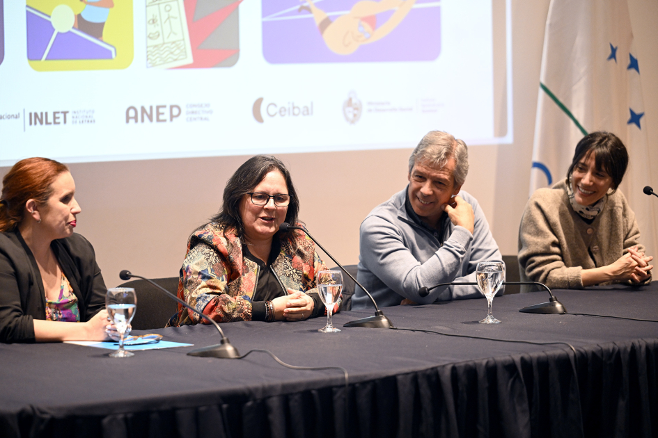 Mesa de autoridades en el cierre de los Juegos Narrativos 2026