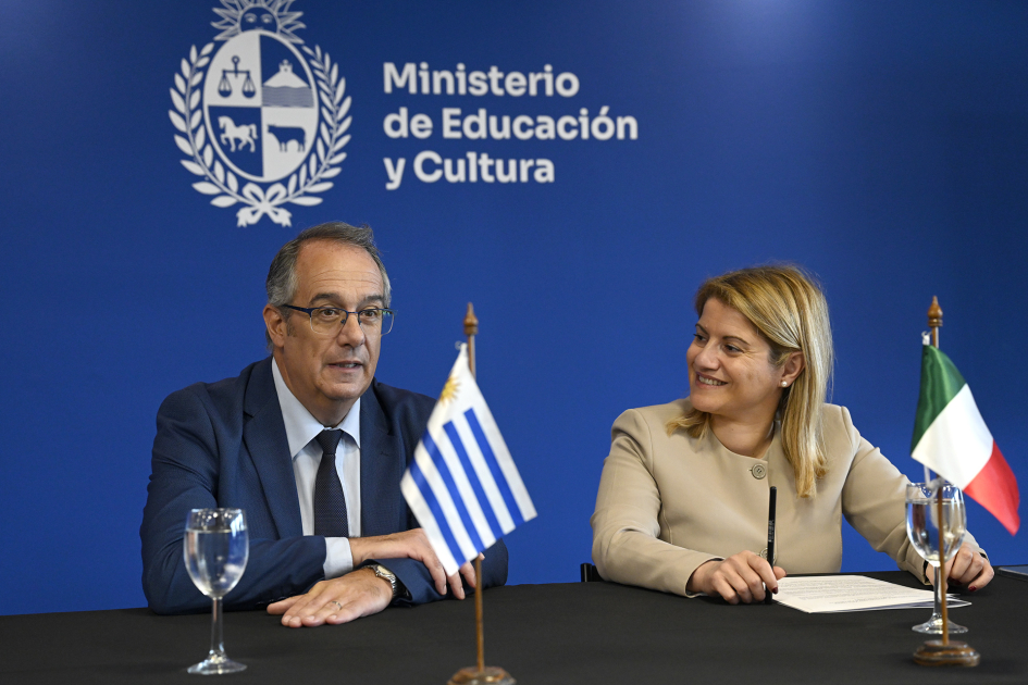 Ministro Mahía y vice ministra de Asuntos Exteriores, Maria Tripodi.