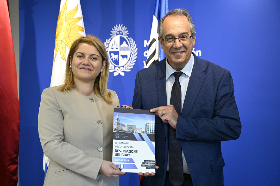 Ministro Mahía y vice ministra de Asuntos Exteriores, Maria Tripodi.