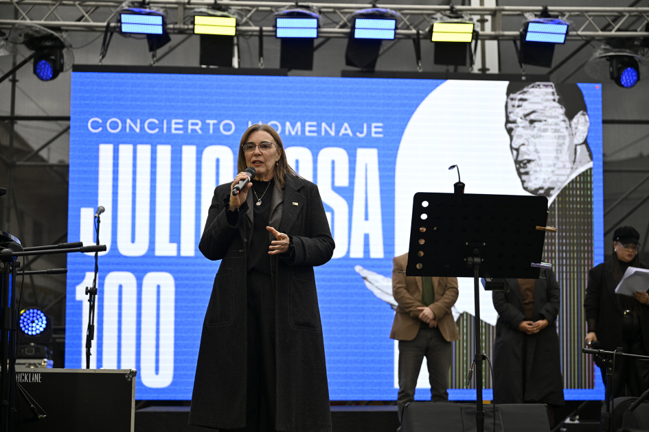 Prosecretaria de la Intendencia de Canelones, Sandra Saffores, presente en el homenaje a Julio Sosa