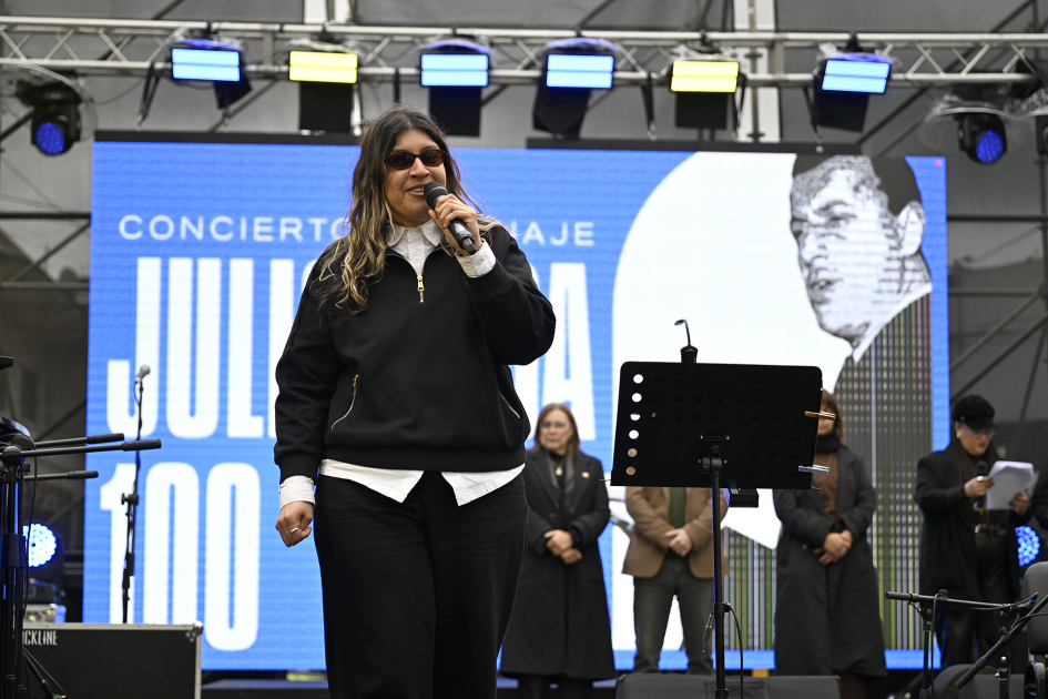 Coordinadora de INMUS, Mayra Jaimes presente en el homenaje a Julio Sosa
