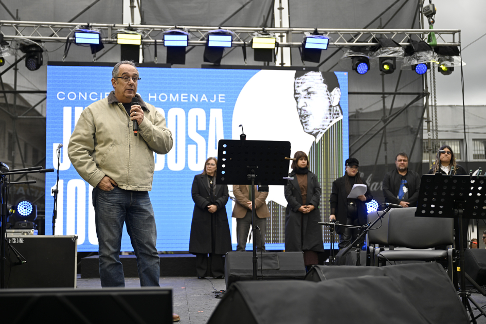 Ministro Mahía presente en el homenaje a Julio Sosa