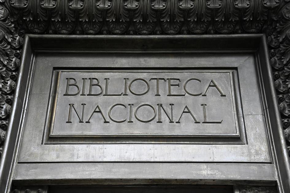 Placa de la Biblioteca Nacional.