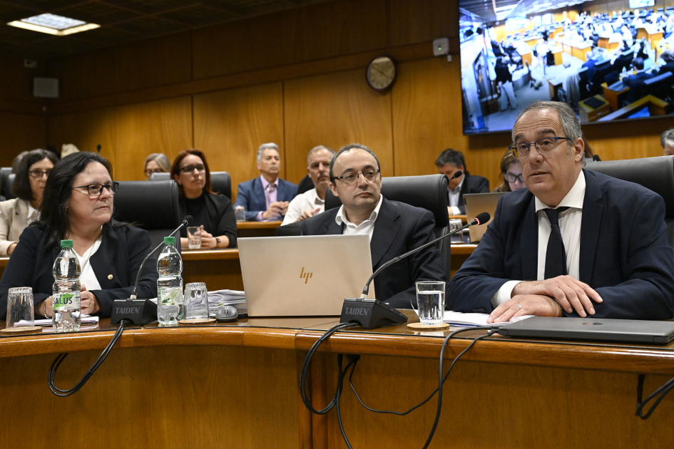 Ministro Mahía presentó prioridades presupuestales en el Parlamento 