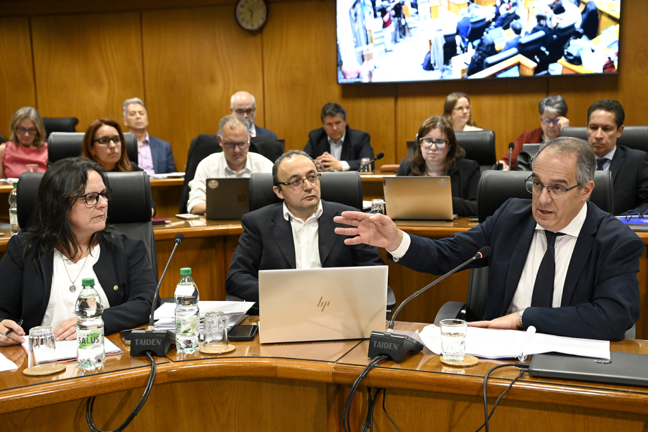 Ministro Mahía presentó prioridades presupuestales en el Parlamento 