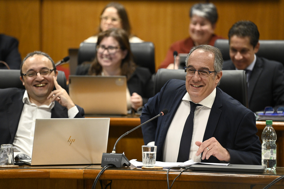 Ministro Mahía presentó prioridades presupuestales en el Parlamento 