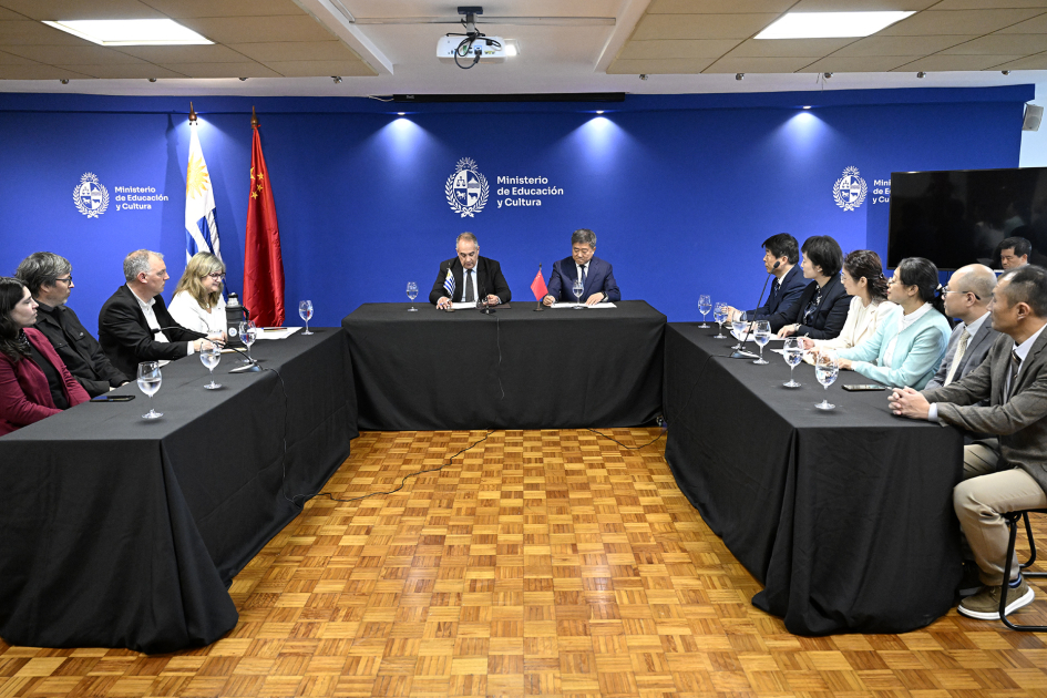 Autoridades del MEC recibieron delegación de universidad China en profundizar agenda de cooperación