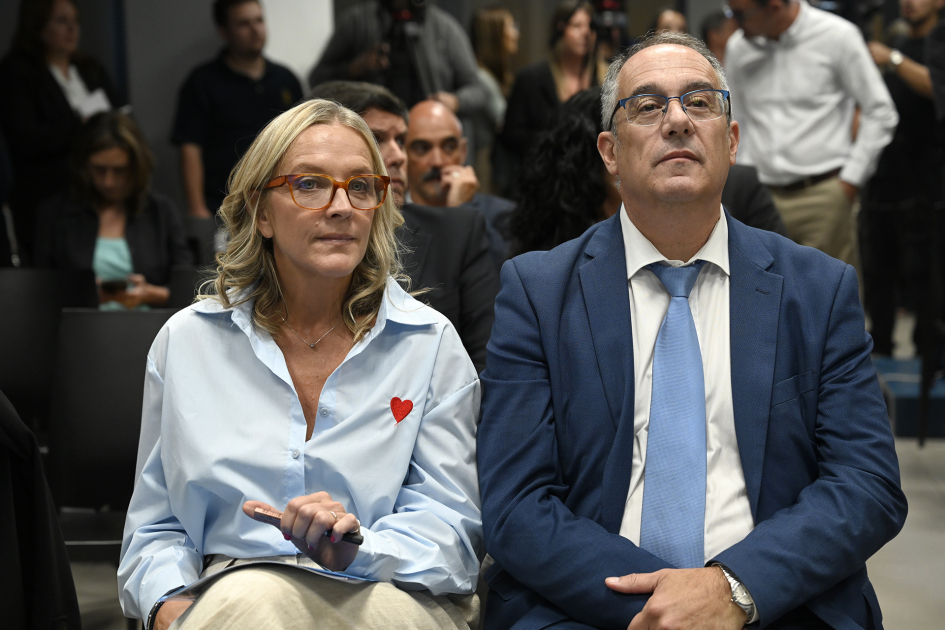 Presidenta del Sodre y ministro Mahía sentados durante la presentación