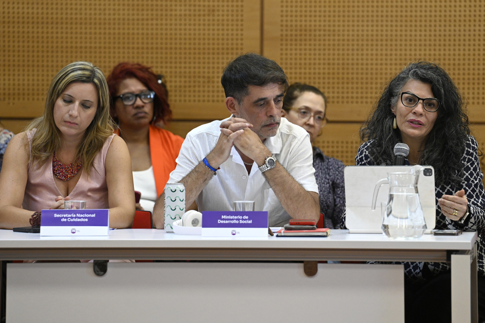 Personas en reunión