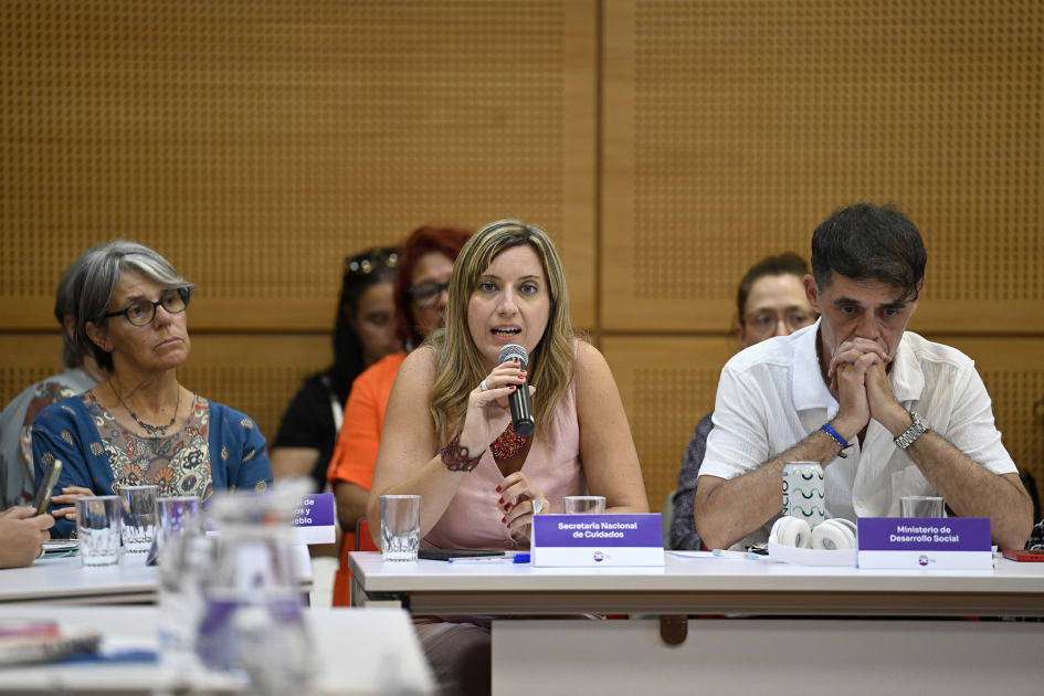 Personas en reunión