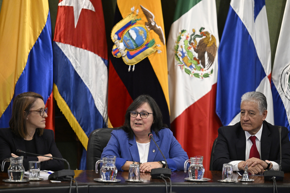 Gabriela Verde hablando durante la apertura