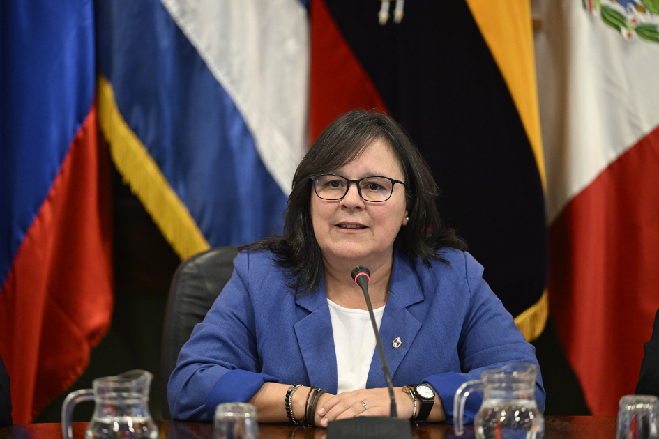 Subsecretaria durante la apertura