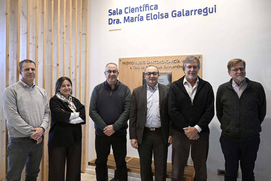 Autoridades posan para foto