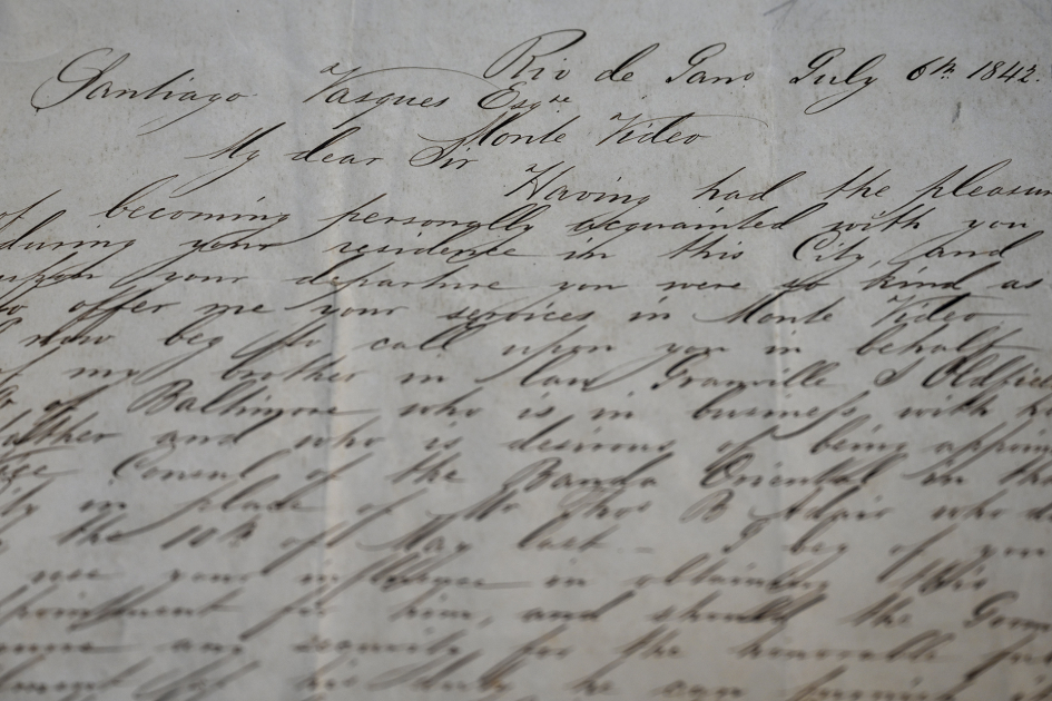 Uruguay recupera documentos históricos restituidos por Argentina en un acto de cooperación regional