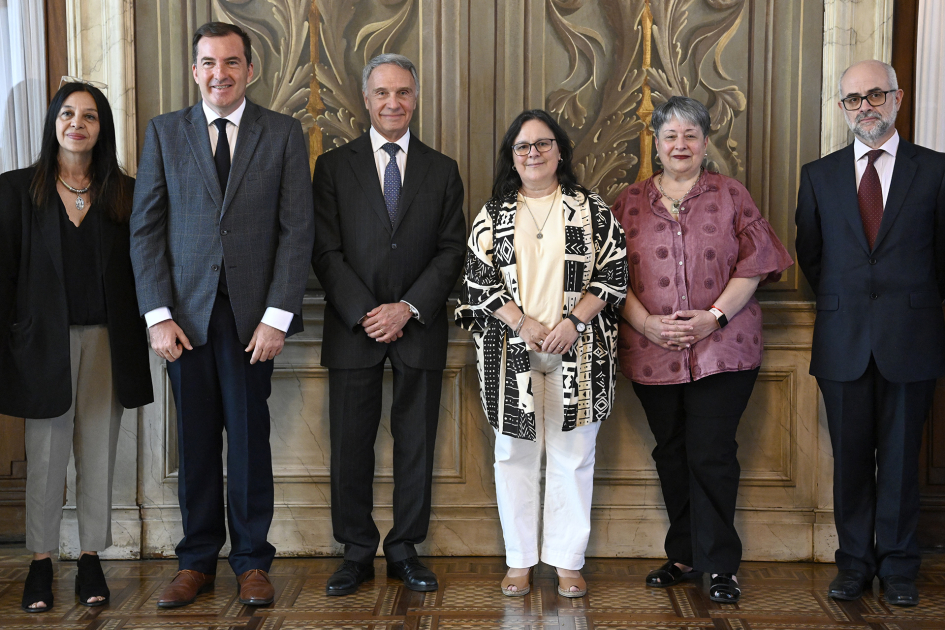 Uruguay recupera documentos históricos restituidos por Argentina en un acto de cooperación regional