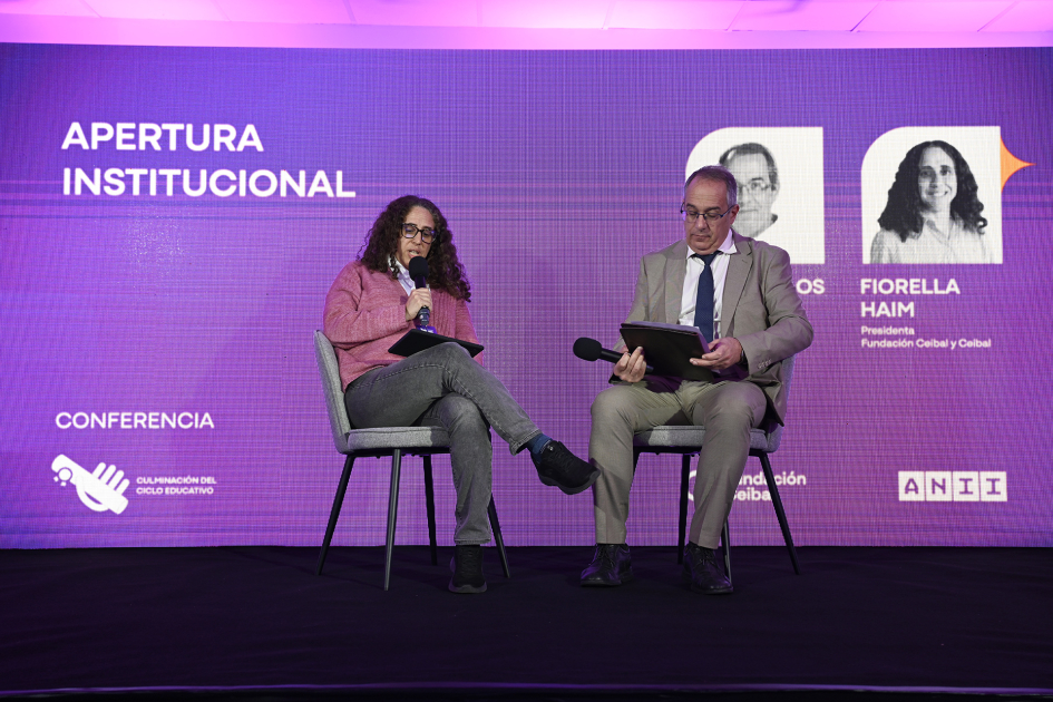 Autoridades durante presentación