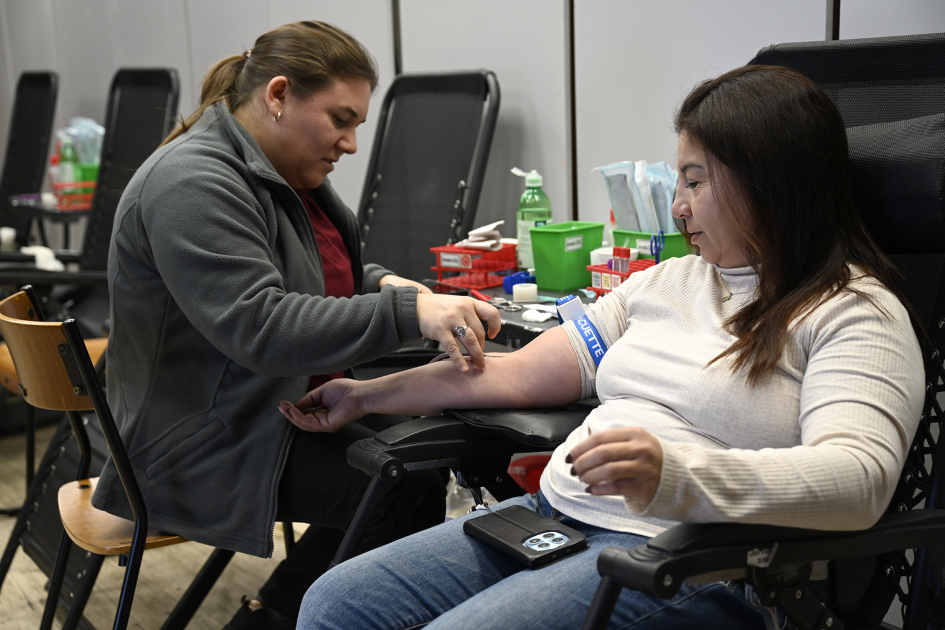 Funcionaria patricipando en la nueva jornada de donación de sangre