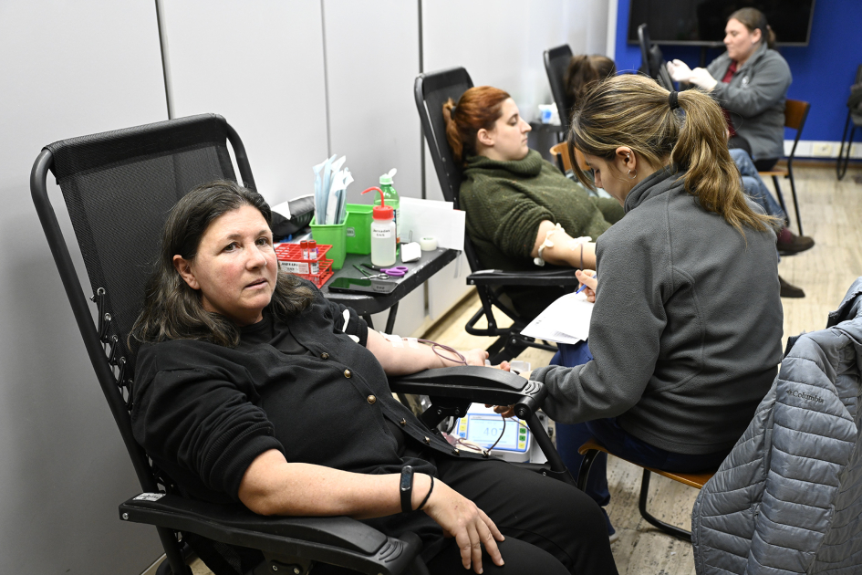 Funcionaria patricipando en la nueva jornada de donación de sangre