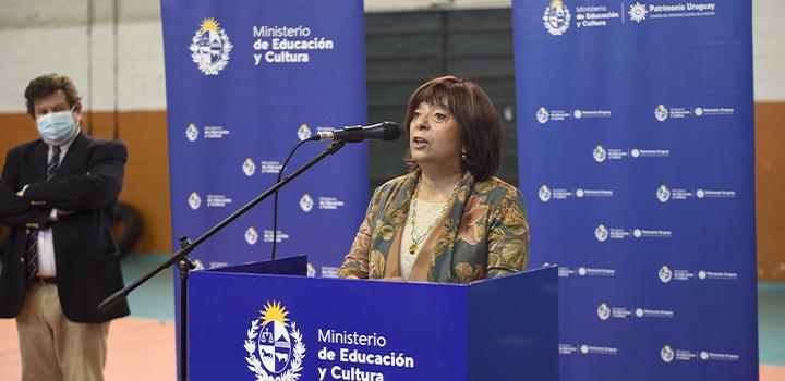 Directora general de Educación Inicial y Primaria, Graciela Fabeyro dando su discurso