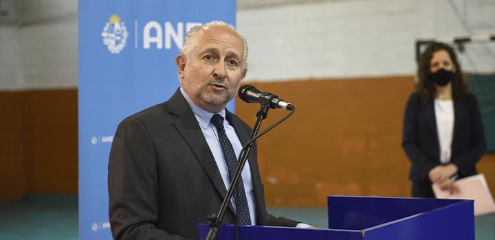 Ministro del MEC, Pablo da Silveira Ministro del MEC, Pablo da Silveira dando su discurso