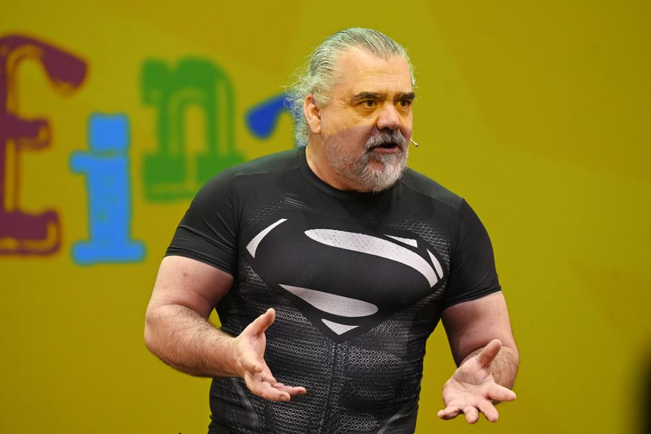Carlos Pastrana, primer participante.