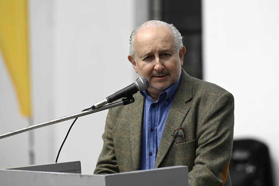 Ministro Da Silveira durante su oratoria en el lanzamiento del Día del Patrimonio.