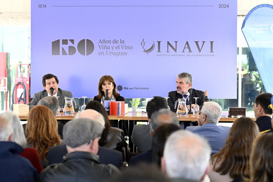 William Rey, Ana Ribeiro y Ricardo Cabrera.