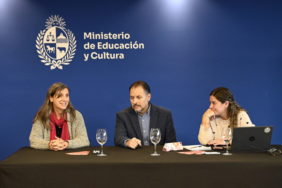 Karina Acosta, conversa con los participantes del plenario