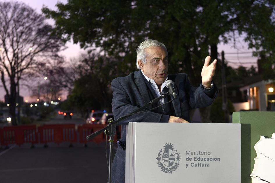 Persona hablando.
