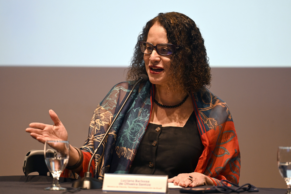 Ministra de de Ciencia, Tecnología e Innovación de Brasil.