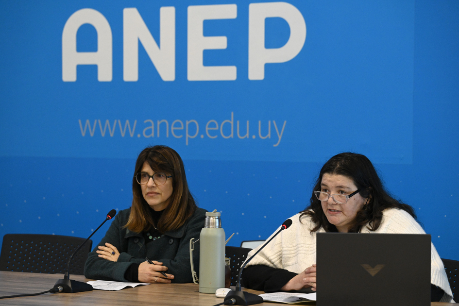 Mesa de autoridades presente en el balance del primer año de trabajo